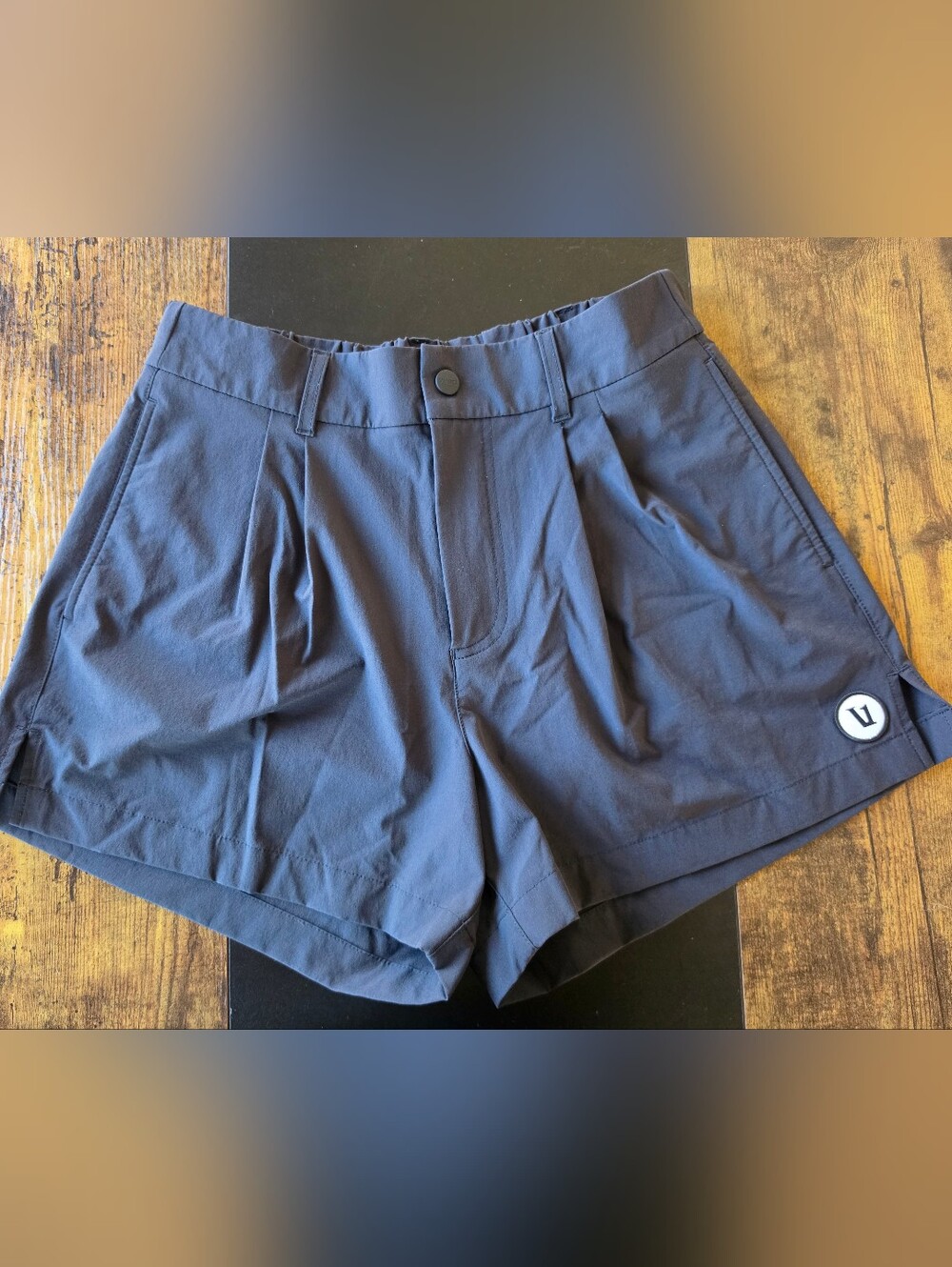 Vuori Solar Pleated Shorts Ink Black High Rise Size Small VW3045 - Like New